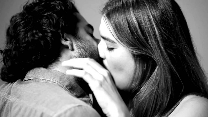 VIDEO: Esimene suudlus