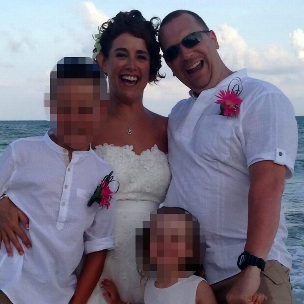 Mees elas kaksikelu - Adrian Linham oma teise naisega Hayley Totterdelliga nende pulmas Mehhikos