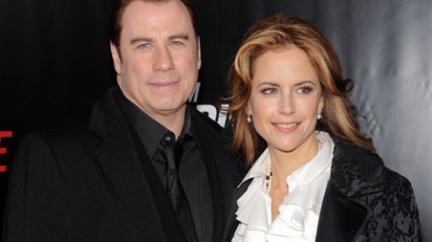 John Travolta abiellus oma fänniga.