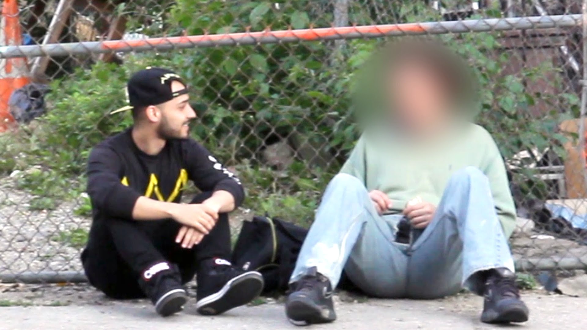 VIDEO: Noormees andis kodutule mehele raha, kuid kodutu soovis hoopis midagi muud...
