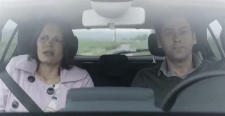 VIDEO: Kõigile naistele hädavajalik, kui sõidad autoga maanteel ja tuleb tahtmine metsapeatus teha