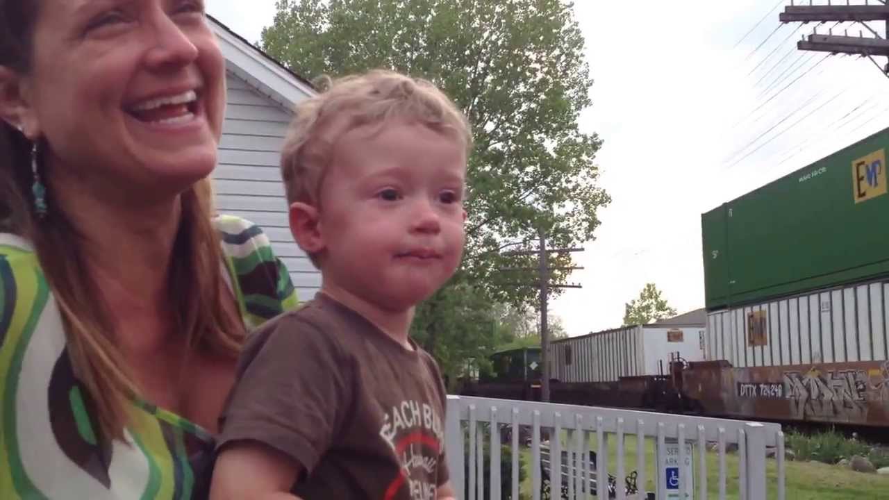 VIDEO: Väike poiss saab teada, mis tööd tema isa teeb - reaktsioon on hindamatu
