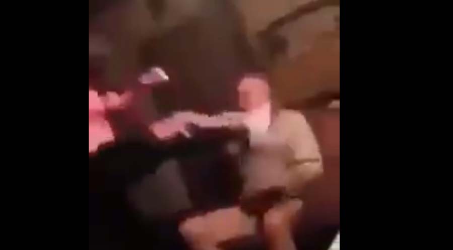 VIDEO: Uskumatu! Tütar peksab oma isa jalaga näkku, kuna isal pole raha, et talle kinki osta