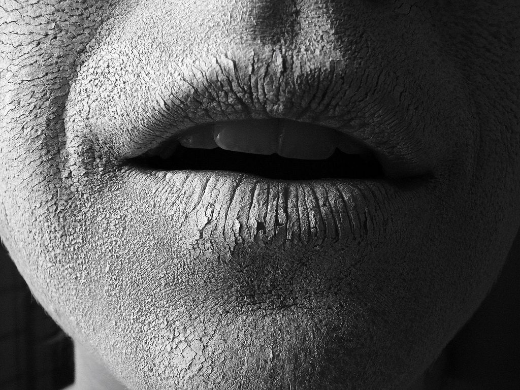Suukuivus võib tekkida vedelikupuuduse või ka ohtra ravimite tarvitamise tagajärjel. Kuna pidev suukuivus võib kahjustada kõri, ei tohiks seda märguannet mingil juhul eirata.