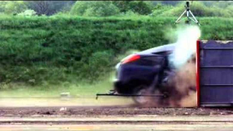 VIDEO: Vaata, kui kohutav näeb välja avarii kiirusel 200 km/h