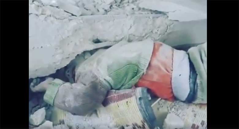 VIDEO: Väike laps on suure betoonikamaka all kinni, kuid pääseb imekombel eluga