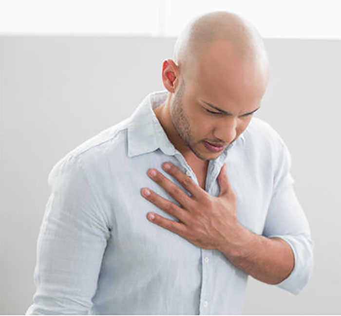 4. Kui kogete valu rinnus või muudes kehaosades nagu käsivarred, selg või õlad, siis peaksite võimalikult kiiresti pöörduma arsti poole. Valu ja pinge rinnus on peamised sümptomid, mida tuleks tähele panne eluohtliku südameinfarkti ennetamiseks.