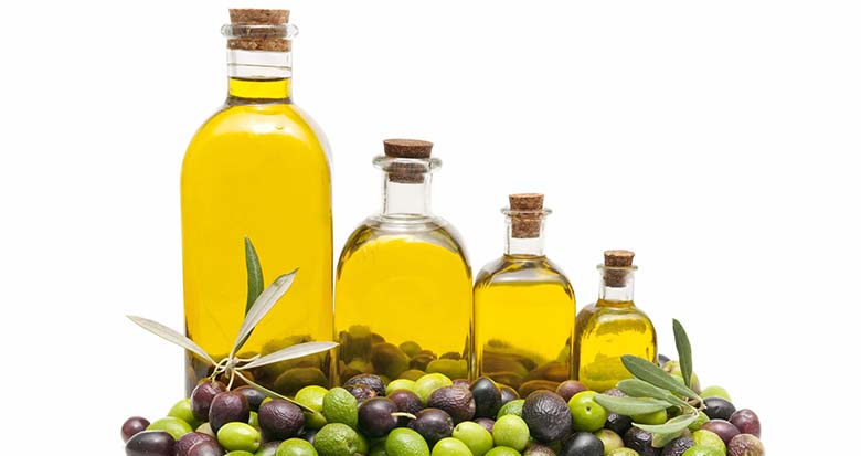 8. Oliiviõli Külmpressitud orgaanilised õlid nagu oliivi-, kanepi- ja linaseemneõli on maksa jaoks suurepärased, kui neid kasutatakse mõõdukalt. Nad toetavad organismi, andes lipiidide baasi, mis imab kehas kahjulikke toksiine. Sel viisil vähendavad nad maksa koormust, vähendades toksilist ülekoormust, mille all paljud meist kannatavad.