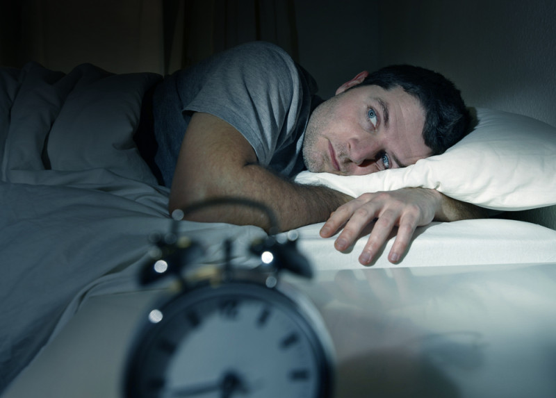 Toksiinide ladestumine (eriti östrogeeni ladestumine) on unetuse levinud põhjustajaks. Kui teil on öösel raske magada, siis oleks aeg uurida maksa puhastamise kohta, sest unetus on seotud maksa probleemidega. Maksa puhastamise ühe osana joo ristõieliste sugukonda kuuluvaid köögivilju, nagu brokolit ja lillkapsast. 