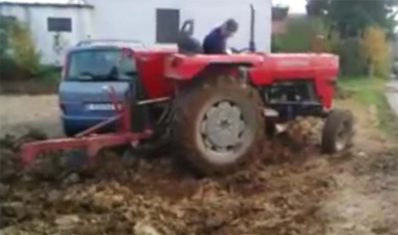 VIDEO: FARMER MAKSAB tema maa peale parkinud autojuhtidele valusalt kätte