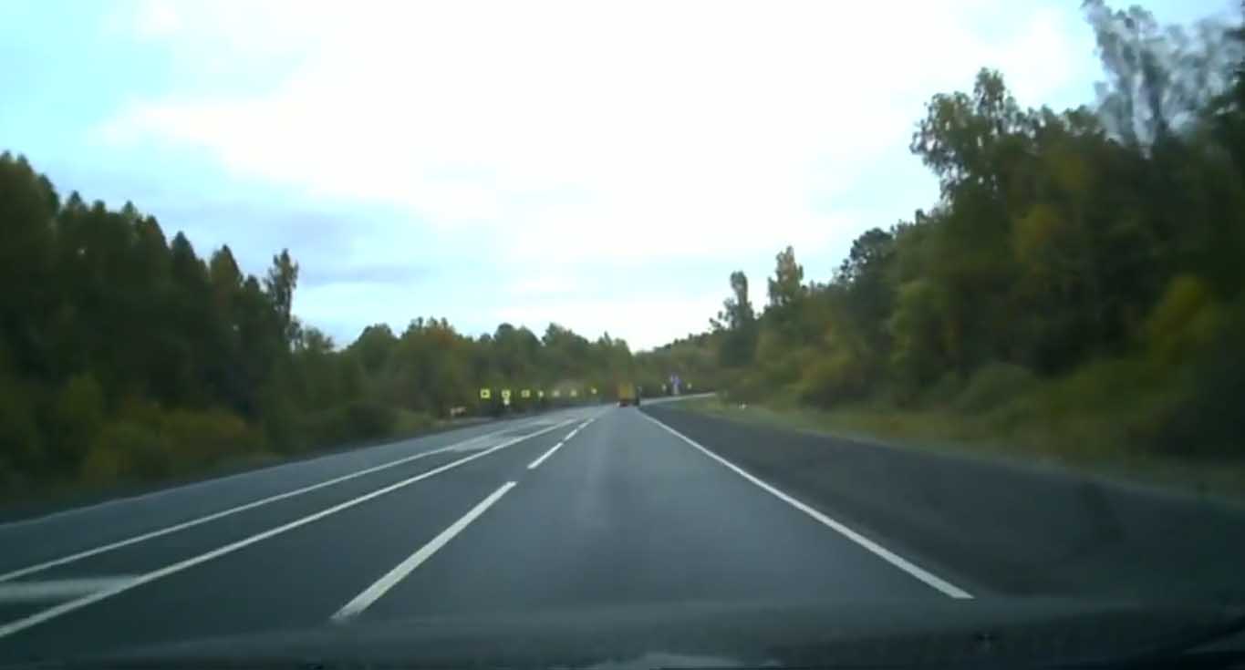 VIDEO: KOHUTAV liiklusõnnetus - autojuht põleb autos ära