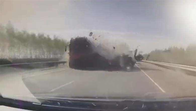 VIDEO: VÄGA jõhker laupkokkupõrge veoautoga – Nõrganärvilistele rangelt keelatud.