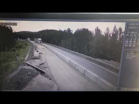 VIDEO: KOHUTAV ÕNNETUS – Veoautol kadusid pidurid, mille tulemusena lömastas sõiduautod…