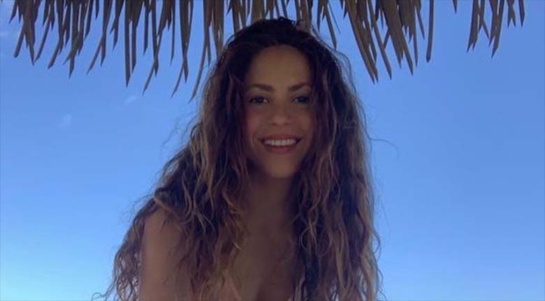 KUUM FOTO: VAU, kena ja eriline – Shakira kannab enda disainitud bikiine