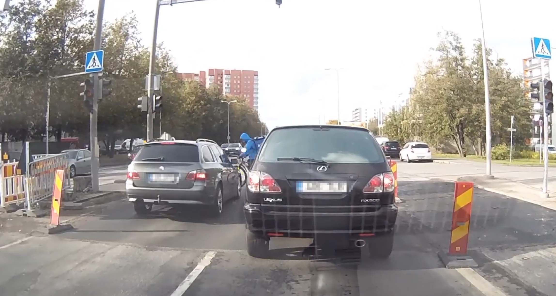 VIDEO: JULM – Vaata, kuidas BMW Tallinnas liikluseskirju rikkudes ja jalgratturi alla ajab