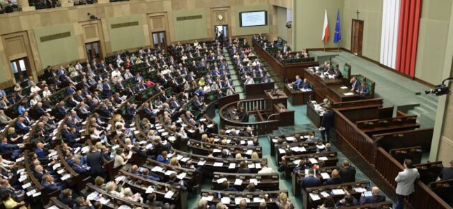 Poola võttis vastu seaduse, mis keelab laste seksualiseerimise koolides