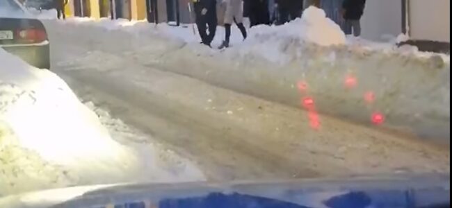 VIDEO: Eile märkas Liiklusjärelevalvetalituse patrull sõidukit, mis lumevalli tõttu ei saanud teha…