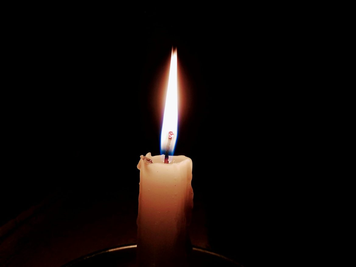 lit candle in focus photography, kyynal