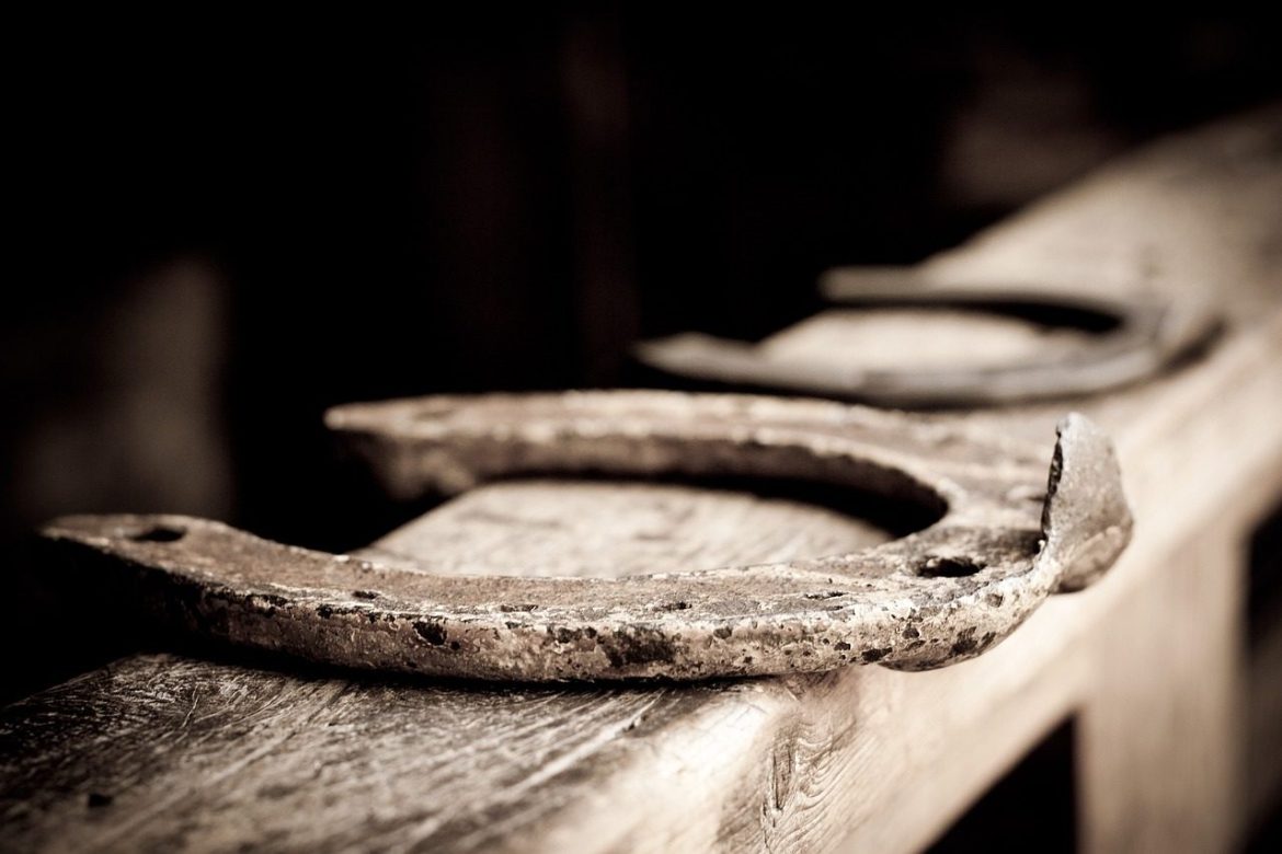 horseshoe, metal horseshoe, old horseshoe, worn horseshoe, rusty, closeup, horseshoe, horseshoe, horseshoe, horseshoe, horseshoe