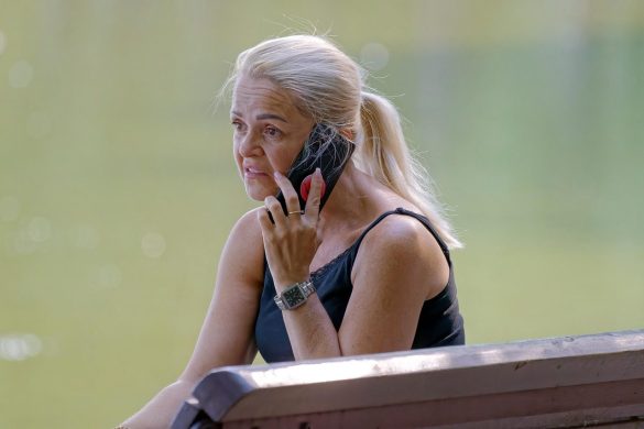 woman, phone call, park, outdoors, caucasian, talking on the phone, disappointed, sad, sitting, park bench, lakeshore, expressive, mood, face, adult, snapshot, physionomie