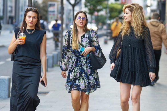 women, fashion, walking, street, outdoors, promenade, relaxation, weekend, urban, lifestyle, women, women, women, weekend, weekend, weekend, weekend, weekend